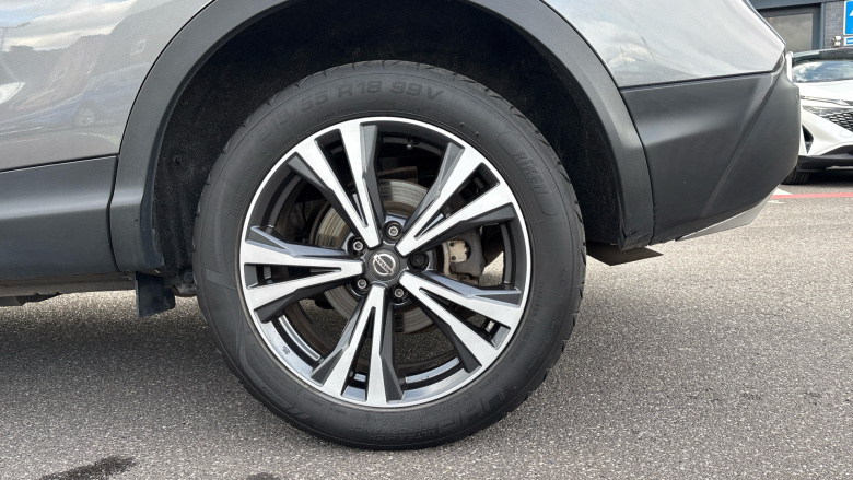 Nissan Qashqai 1.3 DiG-T N-Connecta 5dr [Glass Roof Pack] Petrol Hatchback